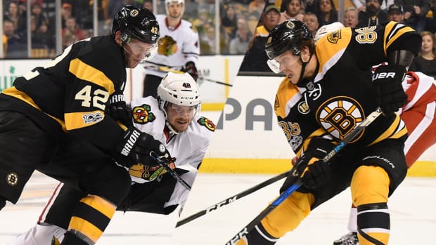 backes-pastrnak-bruins-split-1300.jpg